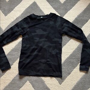 Lululemon Black Camouflage Long Sleeve Compression/Athletic Shirt